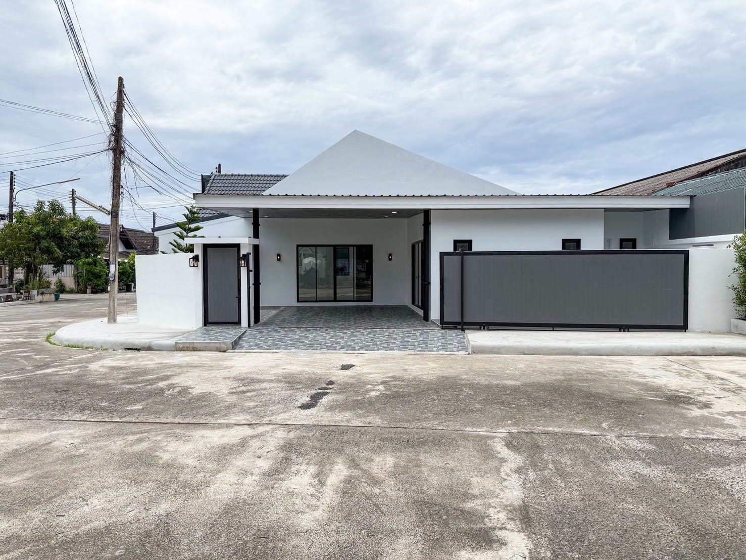 3 Bedroom Charming corner house in Chalong